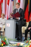 Obchody 20. rocznicy odzyskania wolnoci i upadku komunizmu. n/z "Posanie do Modej Europy" odczyta Jakub Wesoowski.