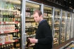 Kabaret Limo w markecie Dwunastka w Gdyni
Akcja Nie jezdzij po alkoholu.Czonkowie kabaretu wcielili si w rol sprzedawcw w sklepie i namawiali do nie wsiadania za kierownice po alkoholu.
6.04.2013 Sopot
N/z Kabaret Limo