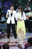 08.06.2013, Krakw, Rynek Gwny, Festiwal Zaczarowanej Piosenki organizowany przez Fundacj Mimo Wszystko Anny Dymnej - dzie pierwszy.n/z  Aleksandra Orowska (uczestniczka konkursu w kategorii dzieci) Anna Oznar