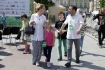 08.06.2013, Krakw, Rynek Gwny, Festiwal Zaczarowanej Piosenki organizowany przez Fundacj Mimo Wszystko Anny Dymnej - dzie drugi - rozgrywki sportowe.n/z   Monika Richardson i Zbigniew Zamachowski z dziemi