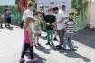 08.06.2013, Krakw, Rynek Gwny, Festiwal Zaczarowanej Piosenki organizowany przez Fundacj Mimo Wszystko Anny Dymnej - dzie drugi - rozgrywki sportowe.n/z   Monika Richardson i Zbigniew Zamachowski z dziemi