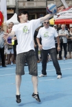 08.06.2013, Krakw, Rynek Gwny, Festiwal Zaczarowanej Piosenki organizowany przez Fundacj Mimo Wszystko Anny Dymnej - dzie drugi - rozgrywki sportowe.n/z   Tomasz Schimscheiner