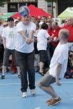 08.06.2013, Krakw, Rynek Gwny, Festiwal Zaczarowanej Piosenki organizowany przez Fundacj Mimo Wszystko Anny Dymnej - dzie drugi - rozgrywki sportowe.n/z   Micha Olszaski