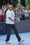 08.06.2013, Krakw, Rynek Gwny, Festiwal Zaczarowanej Piosenki organizowany przez Fundacj Mimo Wszystko Anny Dymnej - dzie drugi - rozgrywki sportowe.n/z   Micha Olszaski