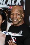 WARSZAWA 13/05/2013 KONFERENCJA PRASOWA Z UDZIALEM MIKA TYSONA, KTORY ODWIEDZIL POLSKE NA ZAPROSZENIE PRODUCENTA NAPOJOW ENERGETYCZNYCH. MIKE TYSON JEST TWARZA POLSKIEJ MARKI "BLACK". PODCZAS KONFERENCJI ZAPOWIEDZIANO WSPOLPRACE PRODUCENTA NAPOJOW ORAZ POLSKICH LINII LOTNICZYCH "LOT".
N/Z: MIKE TYSON Fot: Marcin Szajnfeld