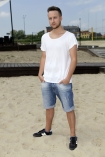 15.06.2013, Olek Sikora, prezenter 4 Fun TV, wokalista, sesja wykonana na planie teledysku "Budz si". n/z Olek Sikora