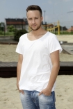 15.06.2013, Olek Sikora, prezenter 4 Fun TV, wokalista, sesja wykonana na planie teledysku "Budz si". n/z Olek Sikora