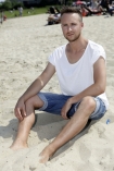 15.06.2013, Olek Sikora, prezenter 4 Fun TV, wokalista, sesja wykonana na planie teledysku "Budz si". n/z Olek Sikora