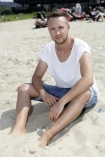 15.06.2013, Olek Sikora, prezenter 4 Fun TV, wokalista, sesja wykonana na planie teledysku "Budz si". n/z Olek Sikora