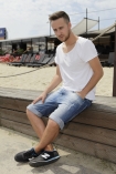 15.06.2013, Olek Sikora, prezenter 4 Fun TV, wokalista, sesja wykonana na planie teledysku "Budz si". n/z Olek Sikora