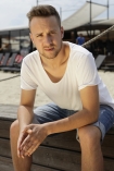 15.06.2013, Olek Sikora, prezenter 4 Fun TV, wokalista, sesja wykonana na planie teledysku "Budz si". n/z Olek Sikora