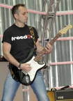 W nowym budynku TVP w Warszawie 19 maja 2009 roku odbya si konferencja prasowa 46. Krajowego Festiwalu Piosenki Polskiej Opole 2009. n/z Gitarzysta zespou Freedom - Piotr "Vino" Winnicki
